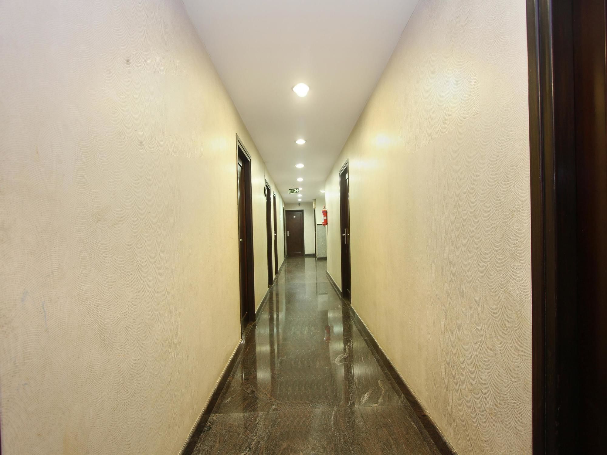 Oyo 435 Hotel Amshi International Бангалор Екстериор снимка