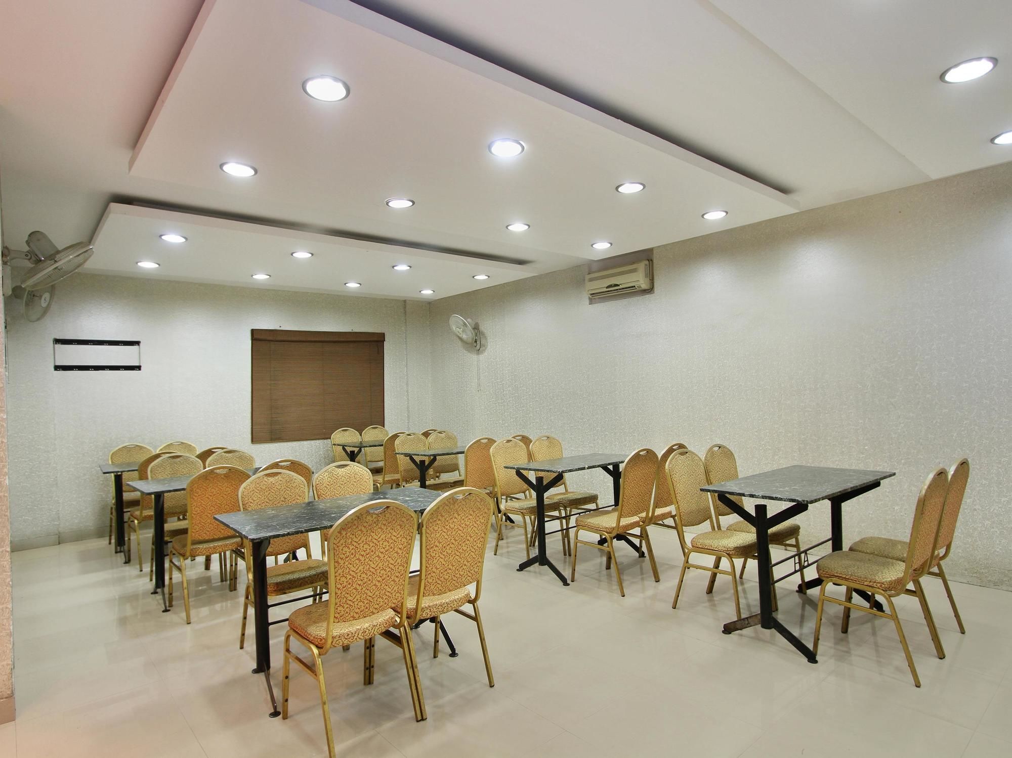 Oyo 435 Hotel Amshi International Бангалор Екстериор снимка