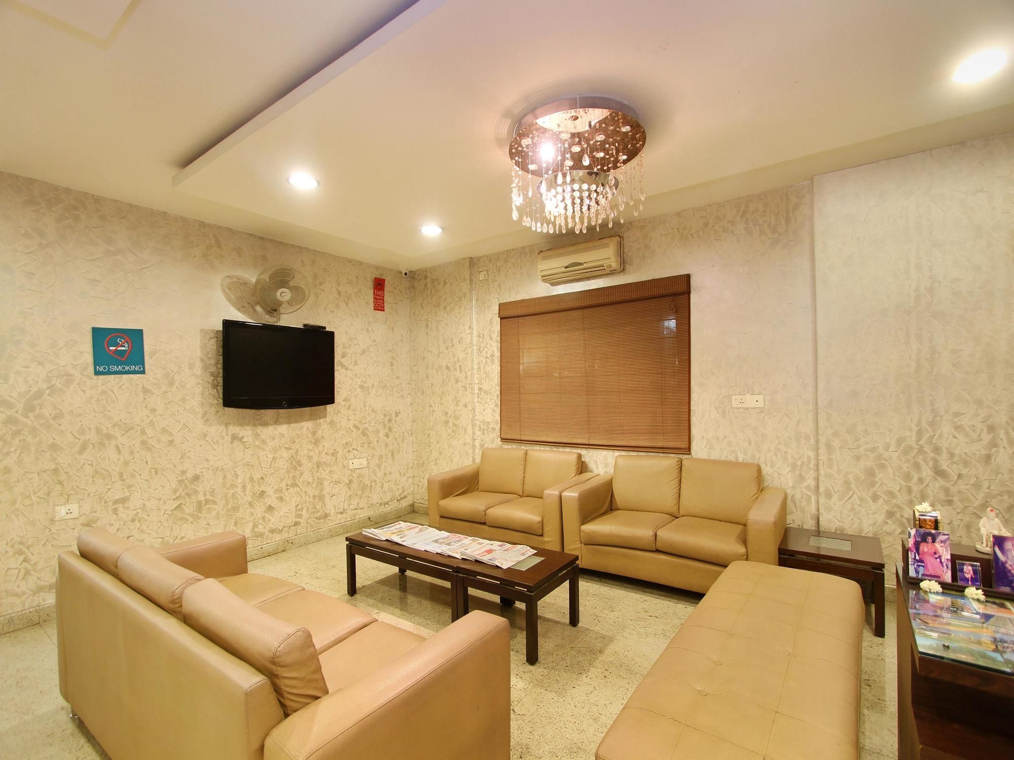 Oyo 435 Hotel Amshi International Бангалор Екстериор снимка