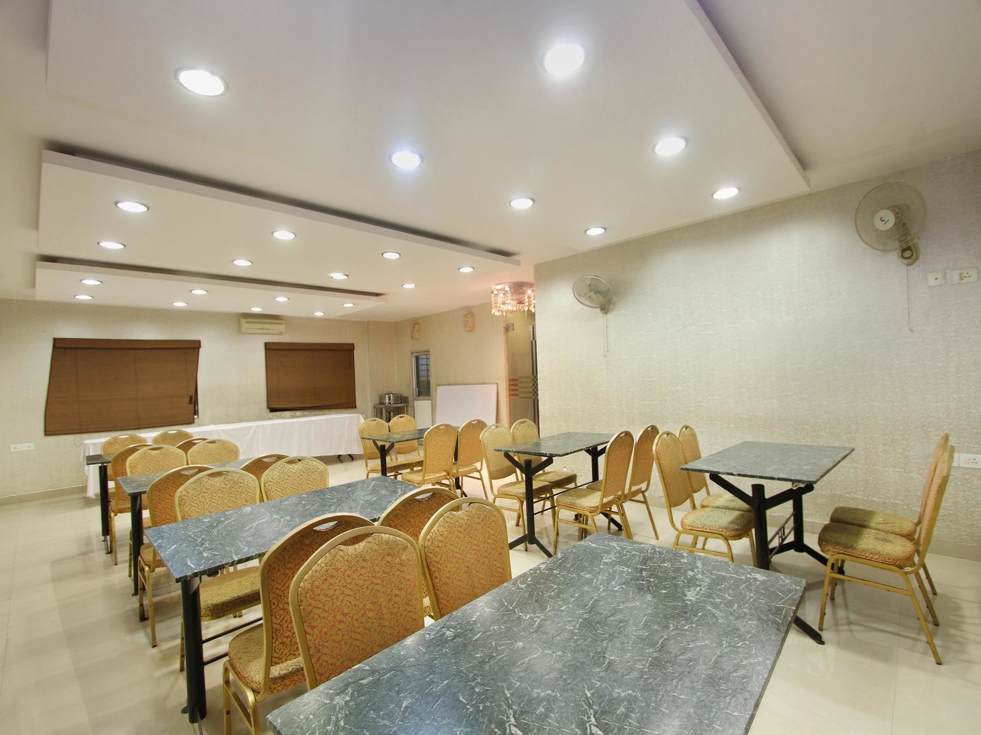 Oyo 435 Hotel Amshi International Бангалор Екстериор снимка