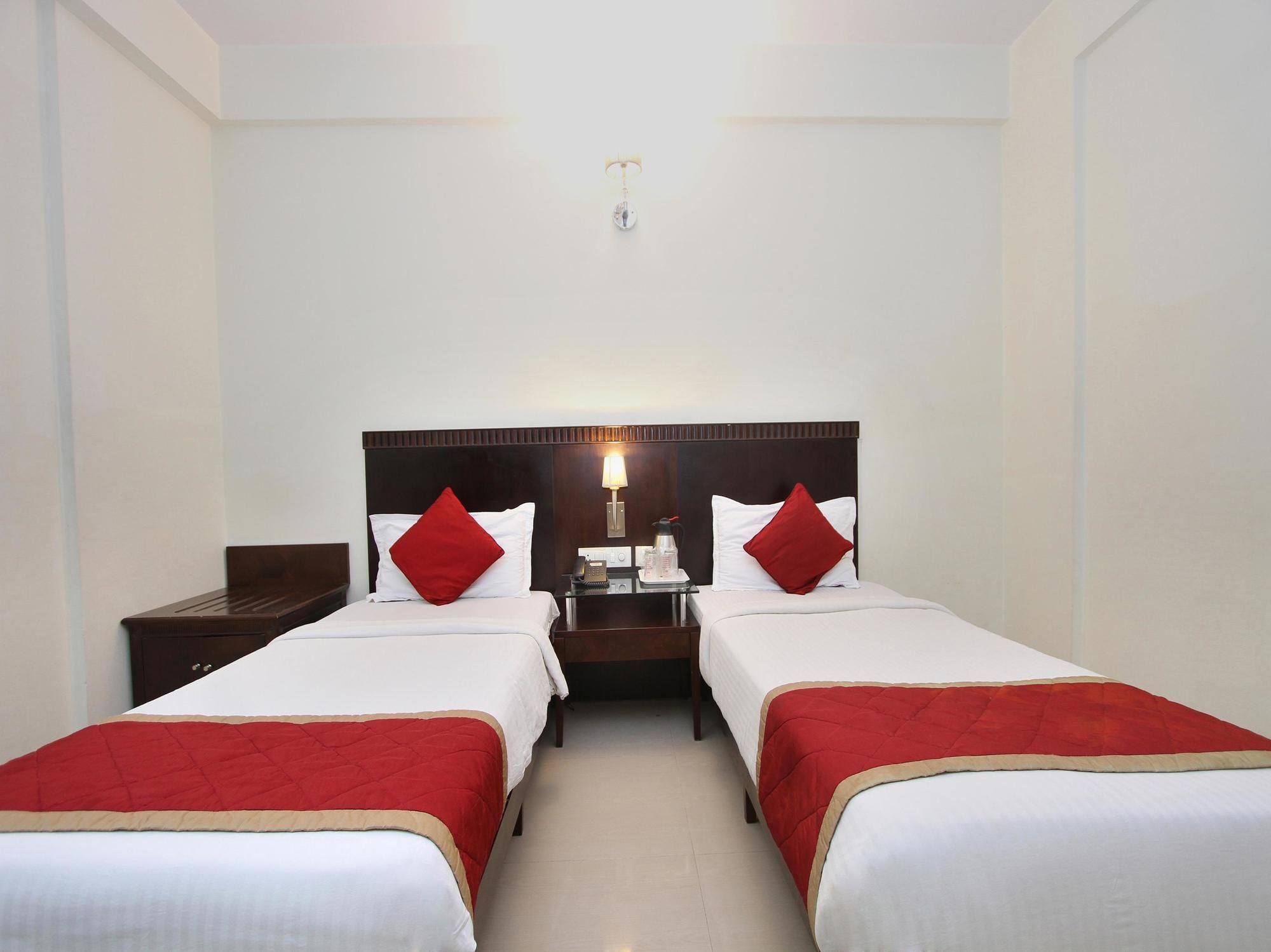 Oyo 435 Hotel Amshi International Бангалор Екстериор снимка